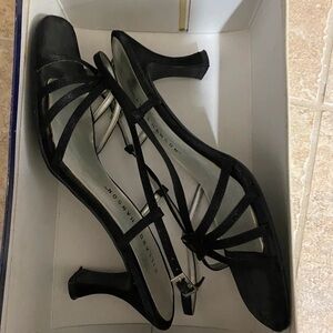 Hillard & Hanson Elegant Black Heels